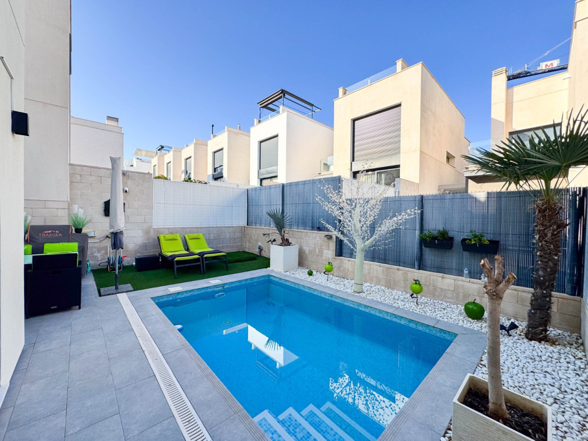 Se vende Villa - Chalet de 3 dormitorios en Costa Blanca, Alicante, España