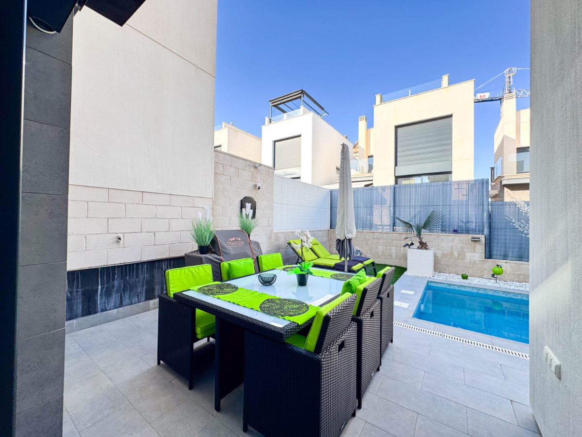 Se vende Villa - Chalet de 3 dormitorios en Costa Blanca, Alicante, España