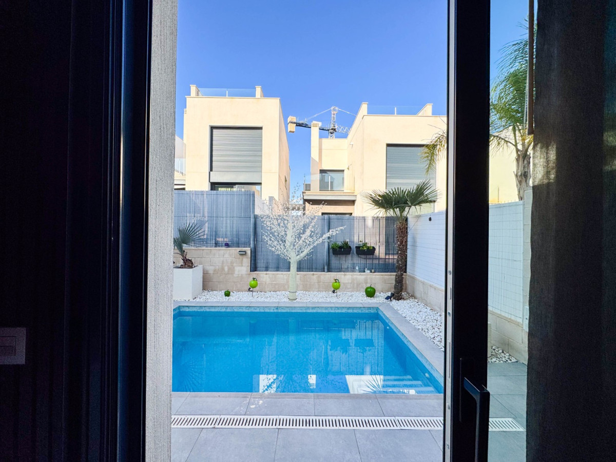 Se vende Villa - Chalet de 3 dormitorios en Costa Blanca, Alicante, España