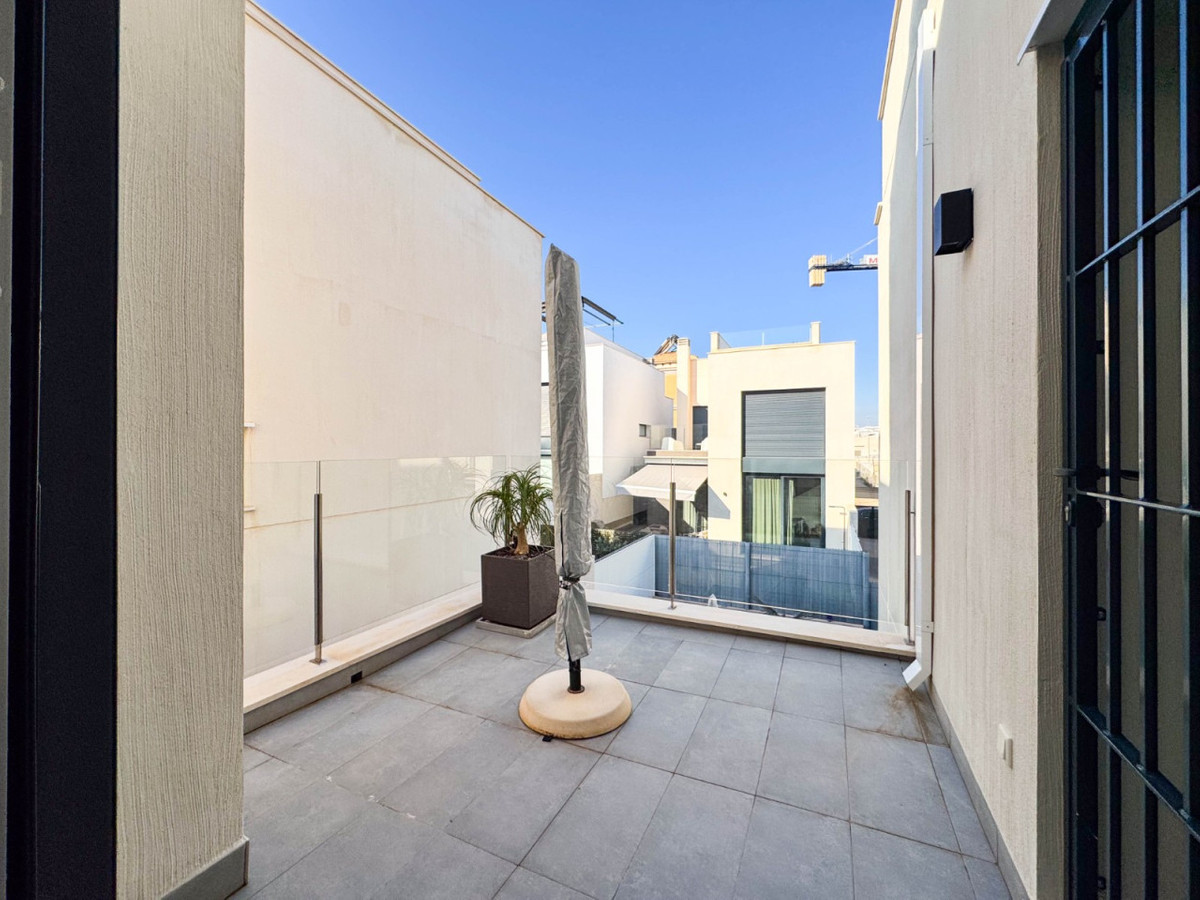 Se vende Villa - Chalet de 3 dormitorios en Costa Blanca, Alicante, España