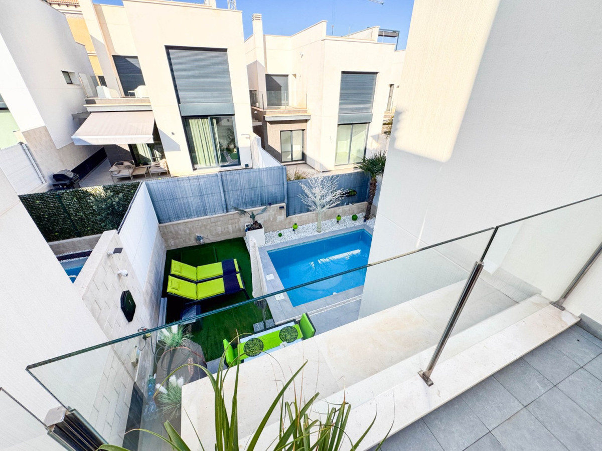 Se vende Villa - Chalet de 3 dormitorios en Costa Blanca, Alicante, España