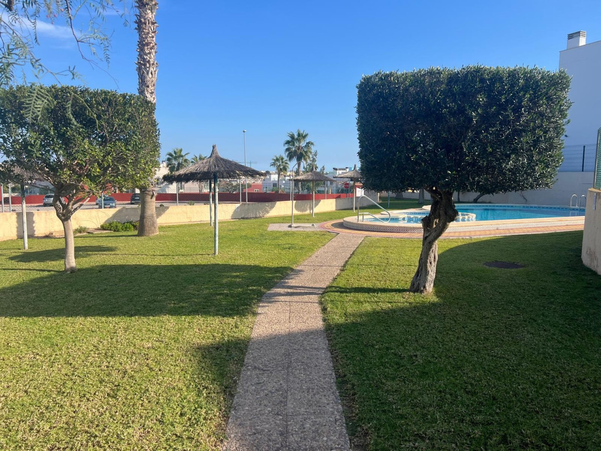 Se vende Villa - Chalet de 3 dormitorios en Costa Blanca, Alicante, España