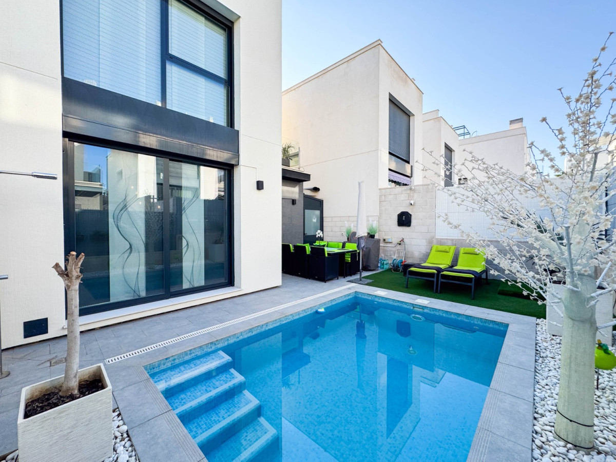 Se vende Villa - Chalet de 3 dormitorios en Costa Blanca, Alicante, España