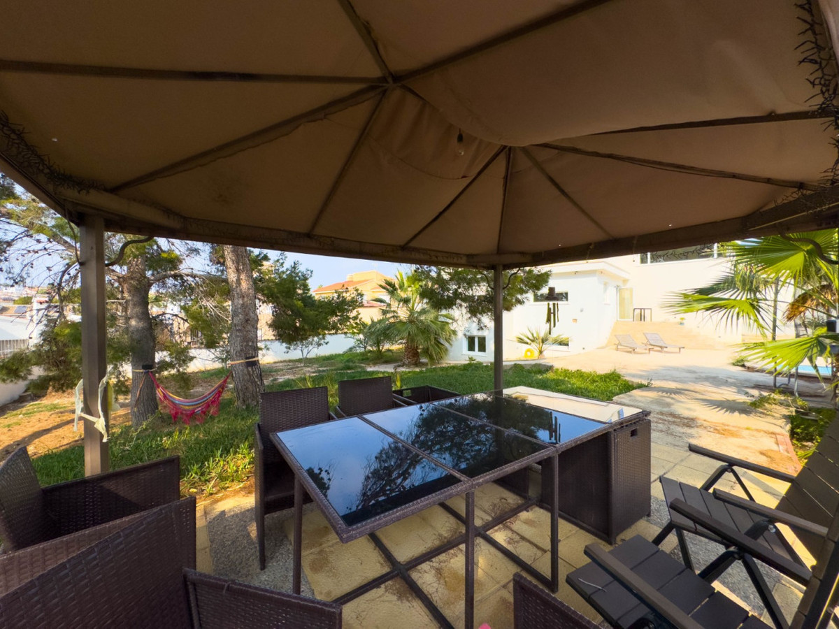 Se vende Villa - Chalet de 4 dormitorios en Costa Blanca, Alicante, España