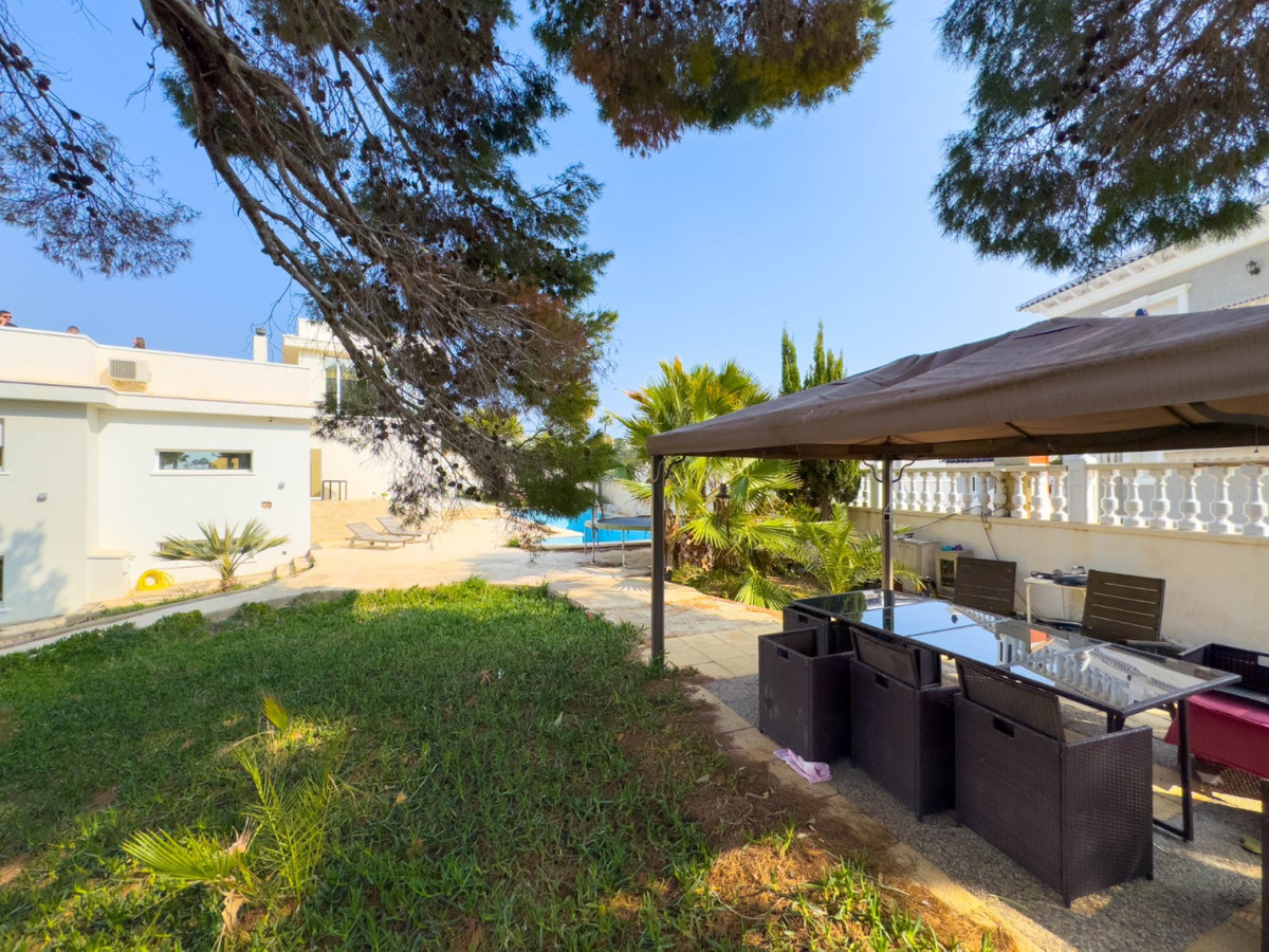 Se vende Villa - Chalet de 4 dormitorios en Costa Blanca, Alicante, España