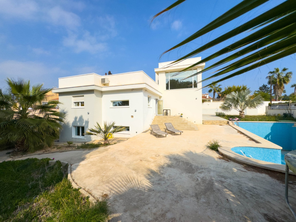 Se vende Villa - Chalet de 4 dormitorios en Costa Blanca, Alicante, España