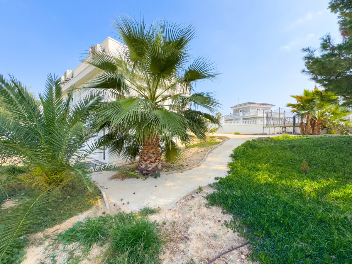 Se vende Villa - Chalet de 4 dormitorios en Costa Blanca, Alicante, España