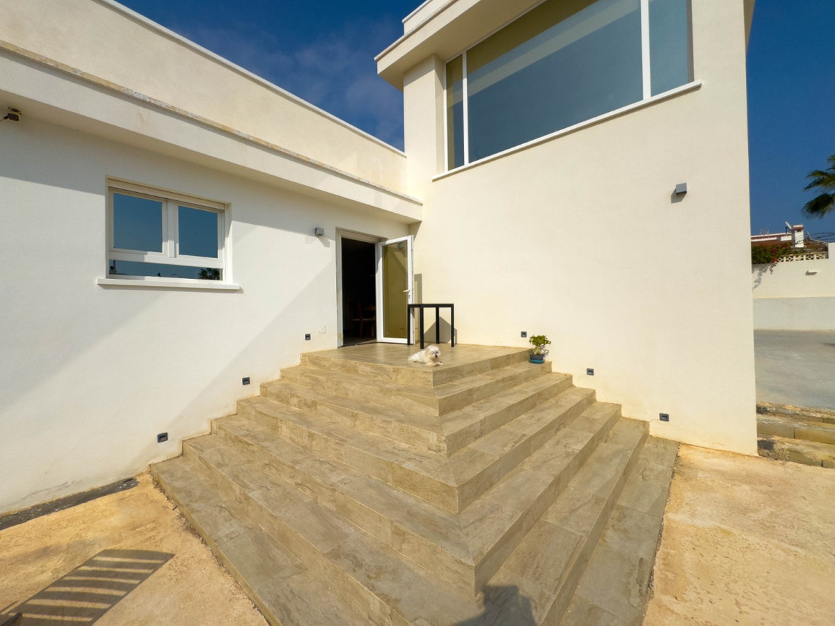 Se vende Villa - Chalet de 4 dormitorios en Costa Blanca, Alicante, España