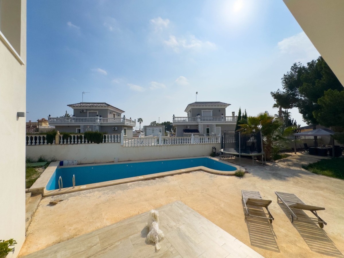 Se vende Villa - Chalet de 4 dormitorios en Costa Blanca, Alicante, España