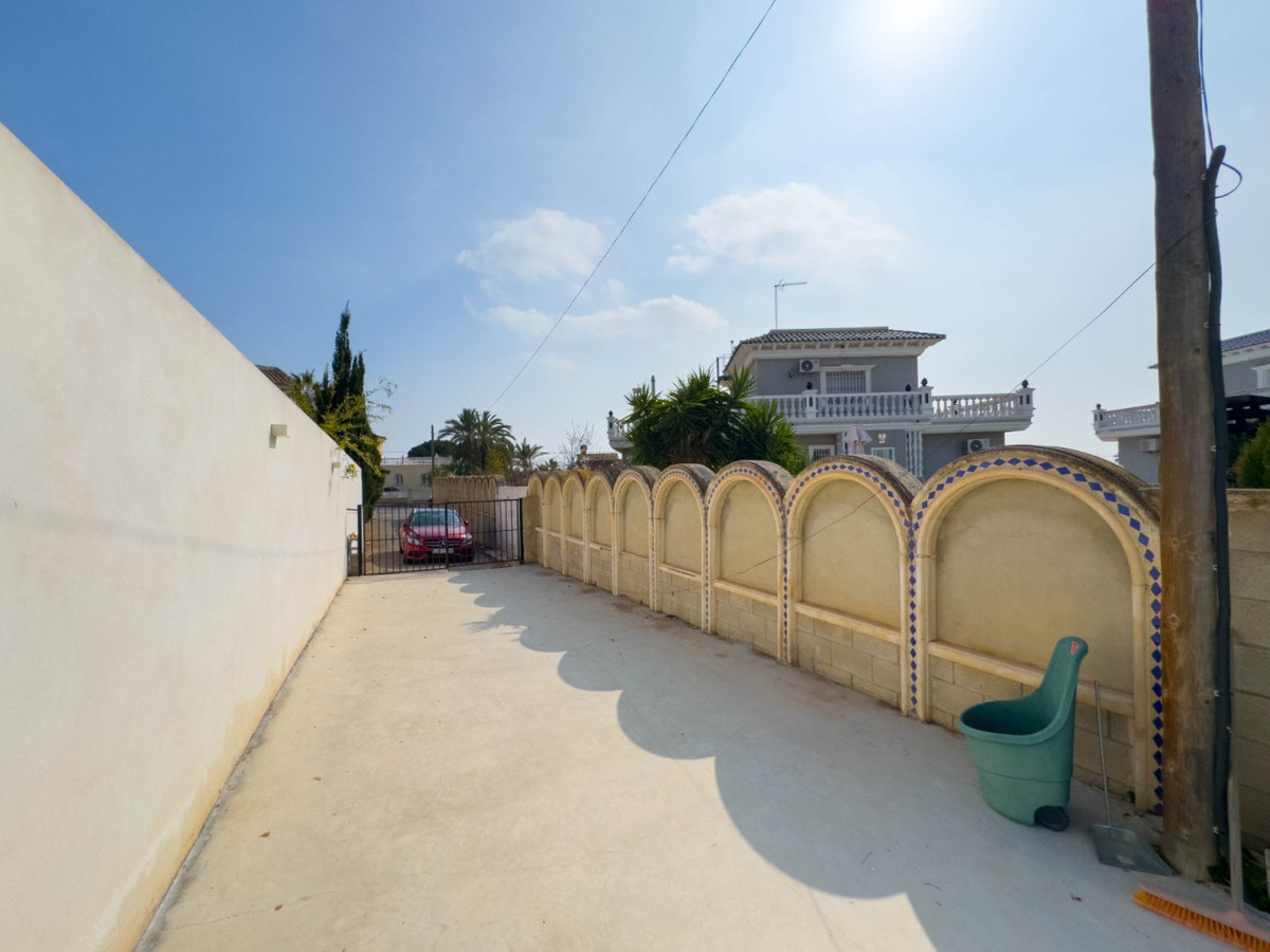 Se vende Villa - Chalet de 4 dormitorios en Costa Blanca, Alicante, España