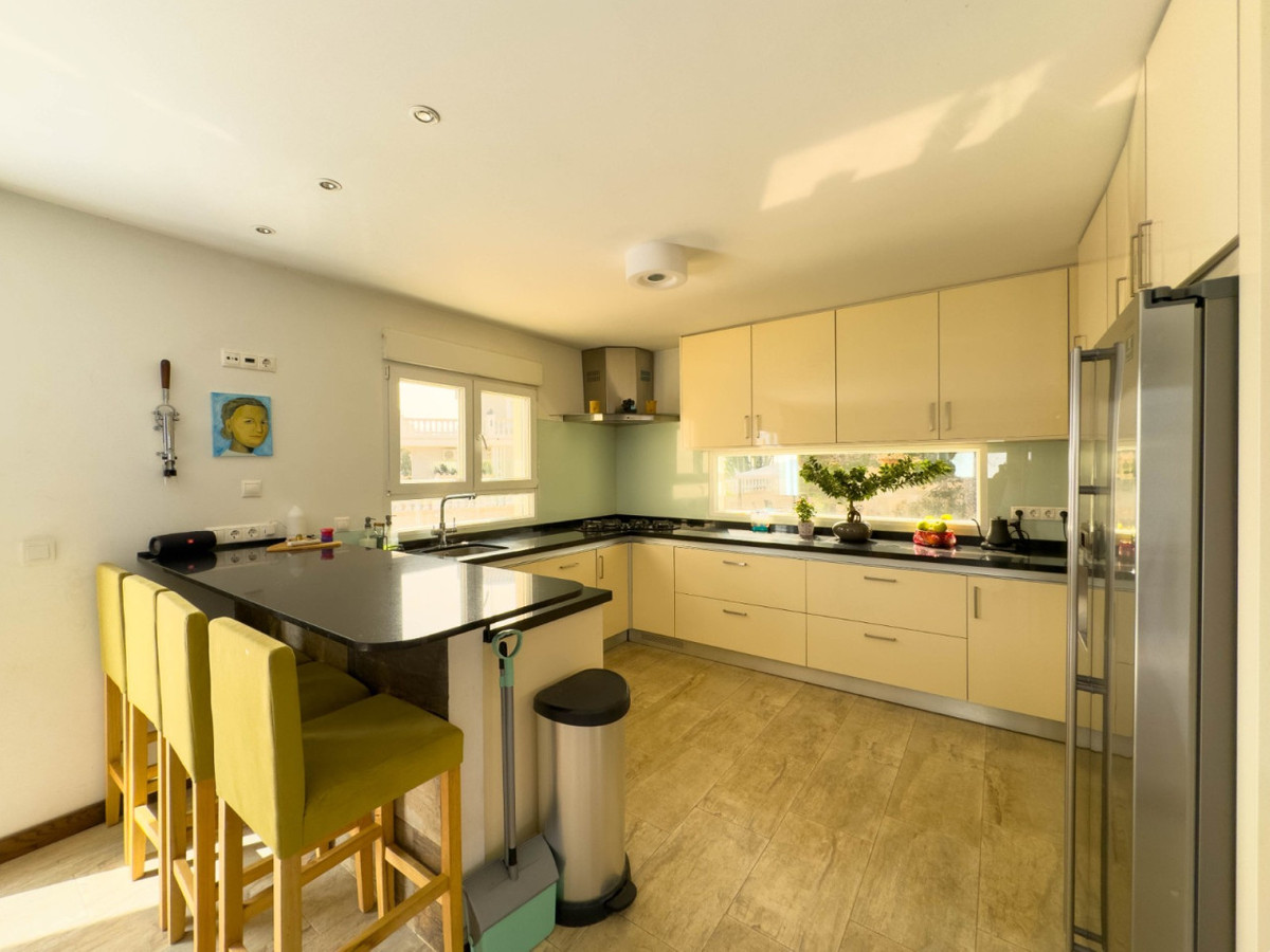Se vende Villa - Chalet de 4 dormitorios en Costa Blanca, Alicante, España