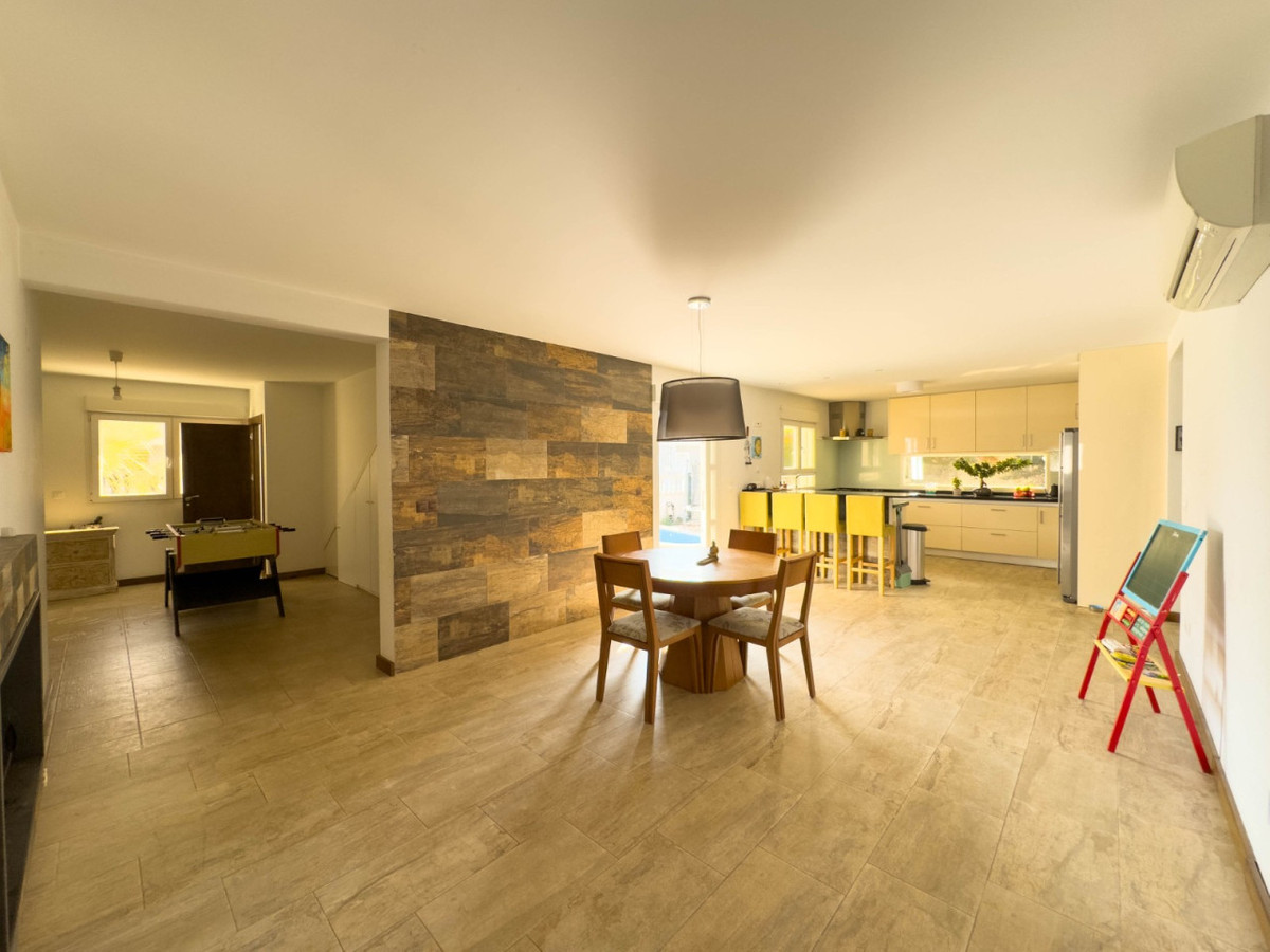 Se vende Villa - Chalet de 4 dormitorios en Costa Blanca, Alicante, España