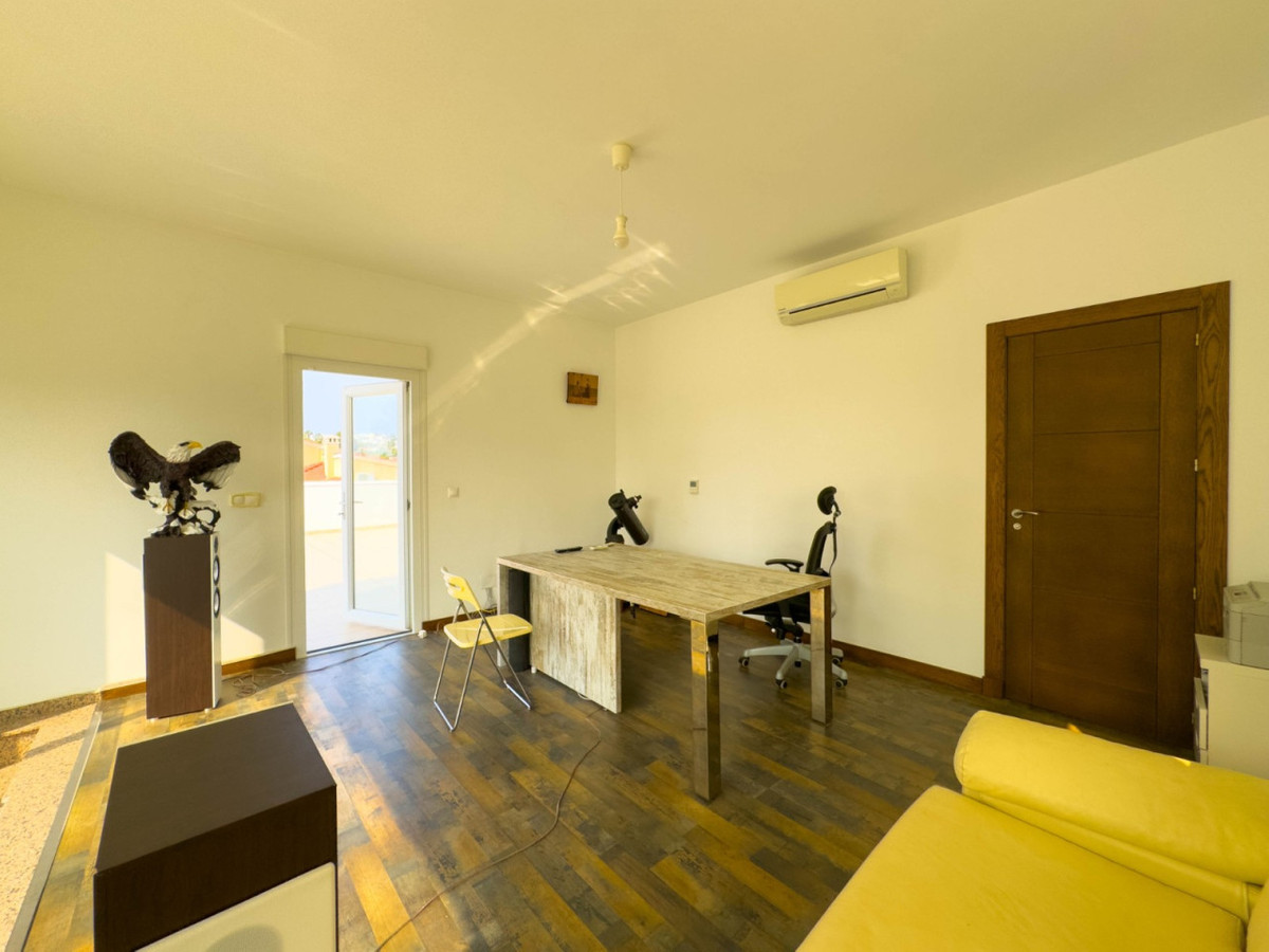 Se vende Villa - Chalet de 4 dormitorios en Costa Blanca, Alicante, España