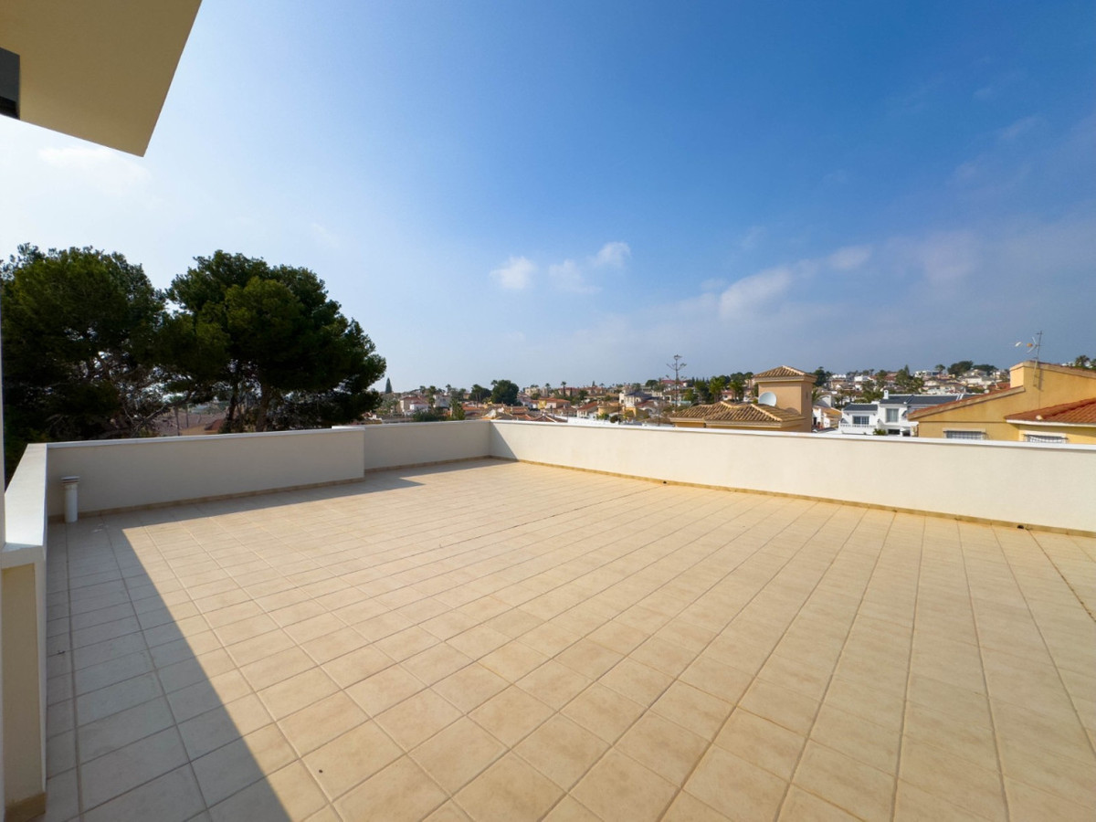 Se vende Villa - Chalet de 4 dormitorios en Costa Blanca, Alicante, España