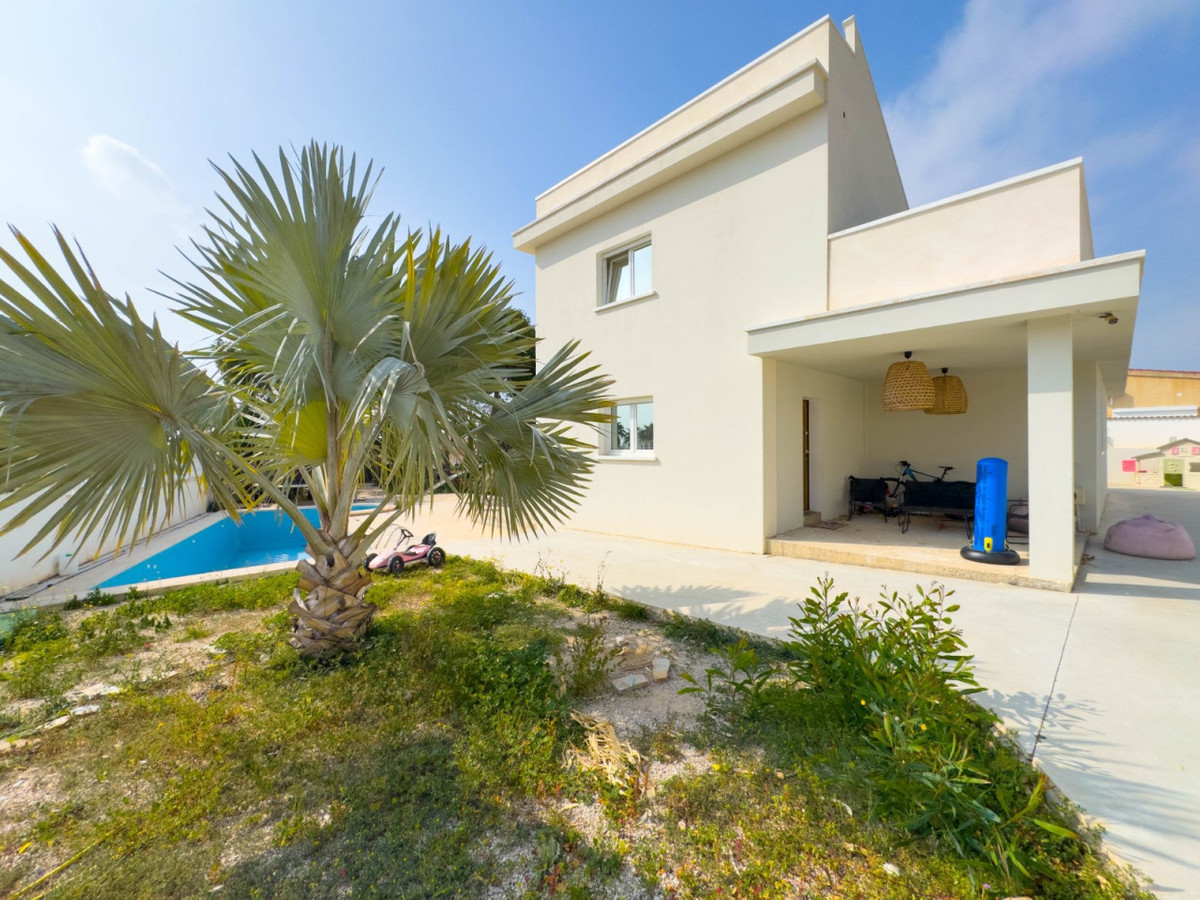Se vende Villa - Chalet de 4 dormitorios en Costa Blanca, Alicante, España