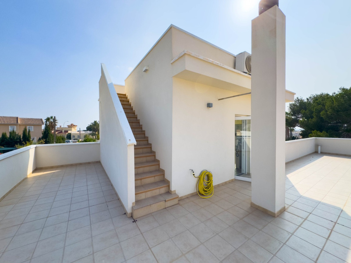 Se vende Villa - Chalet de 4 dormitorios en Costa Blanca, Alicante, España
