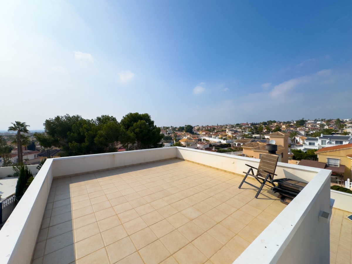 Se vende Villa - Chalet de 4 dormitorios en Costa Blanca, Alicante, España