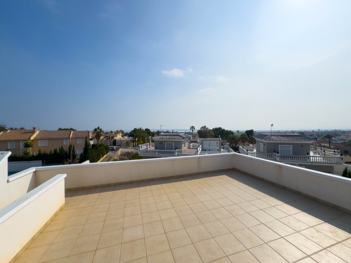 Se vende Villa - Chalet de 4 dormitorios en Costa Blanca, Alicante, España
