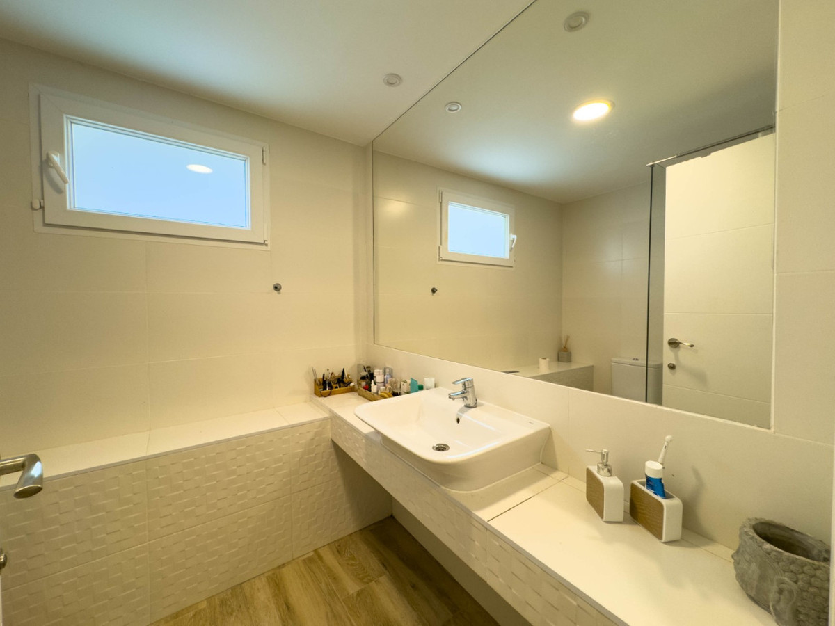Se vende Villa - Chalet de 4 dormitorios en Costa Blanca, Alicante, España
