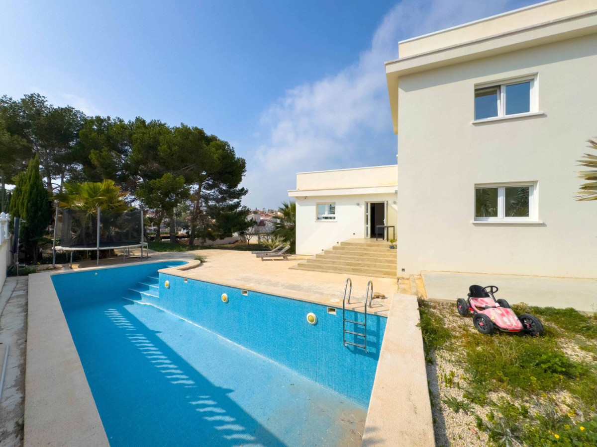 Se vende Villa - Chalet de 4 dormitorios en Costa Blanca, Alicante, España