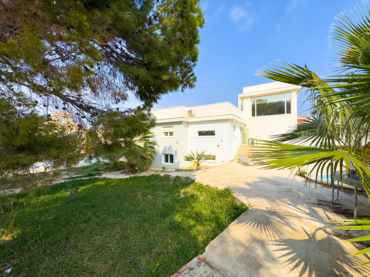 Se vende Villa - Chalet de 4 dormitorios en Costa Blanca, Alicante, España