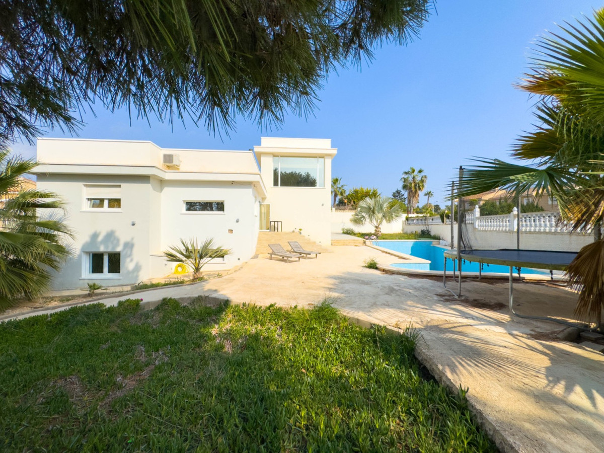 Se vende Villa - Chalet de 4 dormitorios en Costa Blanca, Alicante, España