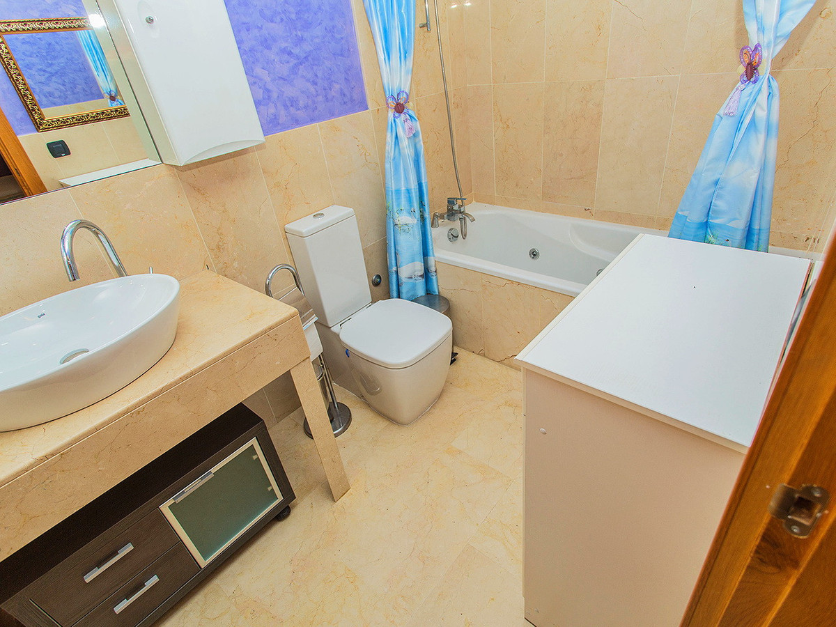 Se vende Apartamento Planta Media de 2 dormitorios en Costa Blanca, Alicante, España