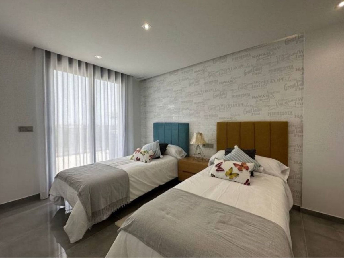 Se vende Villa - Chalet de 3 dormitorios en Costa Blanca, Alicante, España