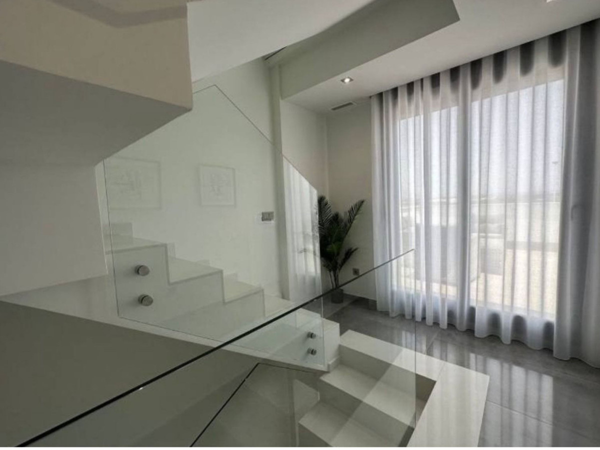 Se vende Villa - Chalet de 3 dormitorios en Costa Blanca, Alicante, España