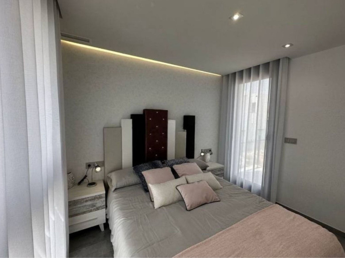 Se vende Villa - Chalet de 3 dormitorios en Costa Blanca, Alicante, España