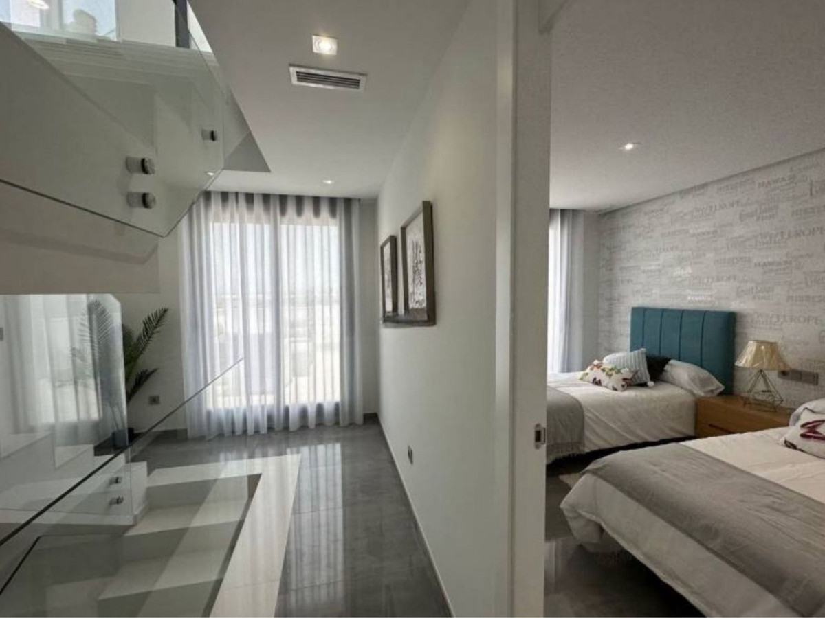 Se vende Villa - Chalet de 3 dormitorios en Costa Blanca, Alicante, España