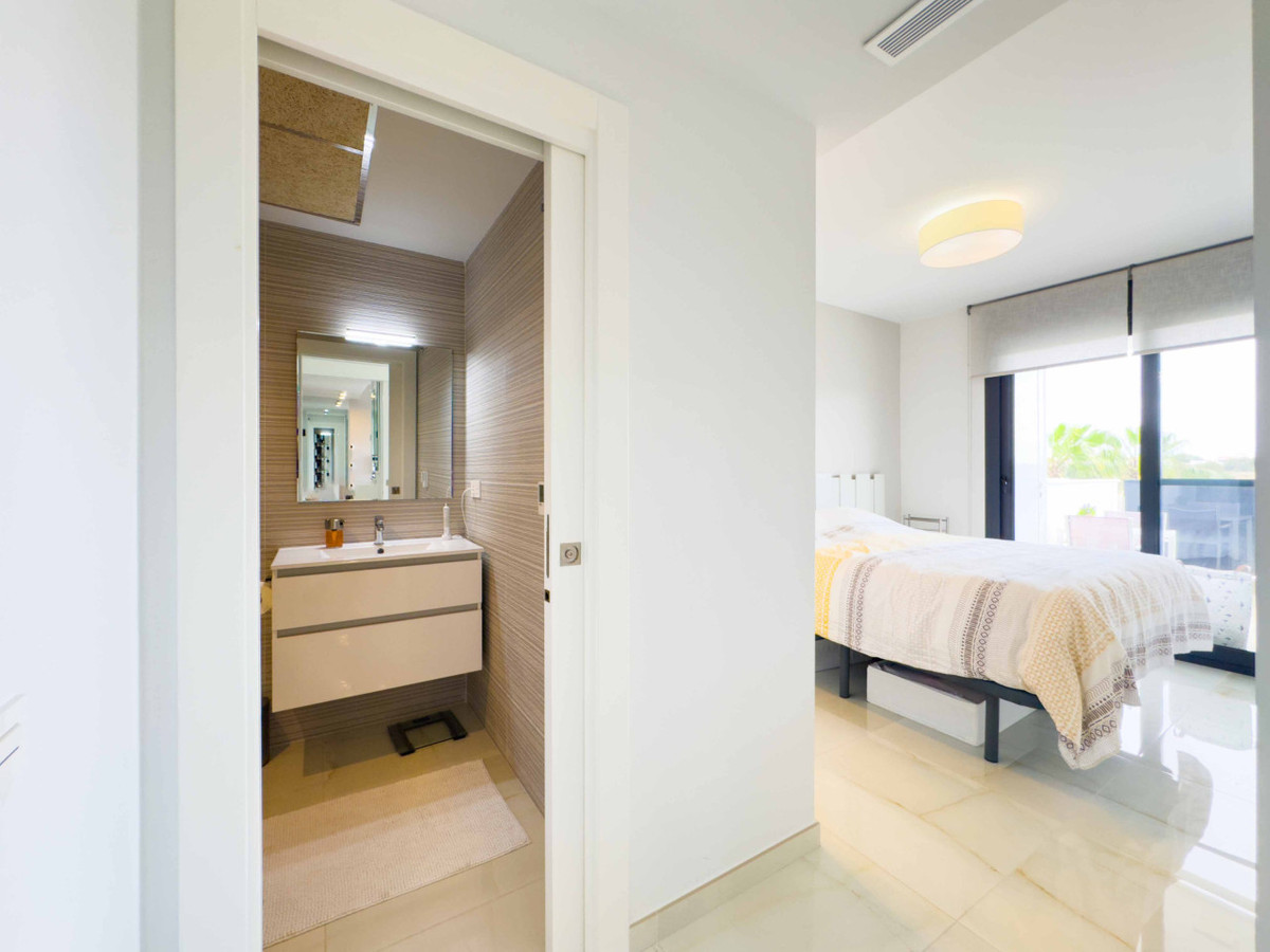 Se vende Apartamento Planta Media de 2 dormitorios en Costa Blanca, Alicante, España