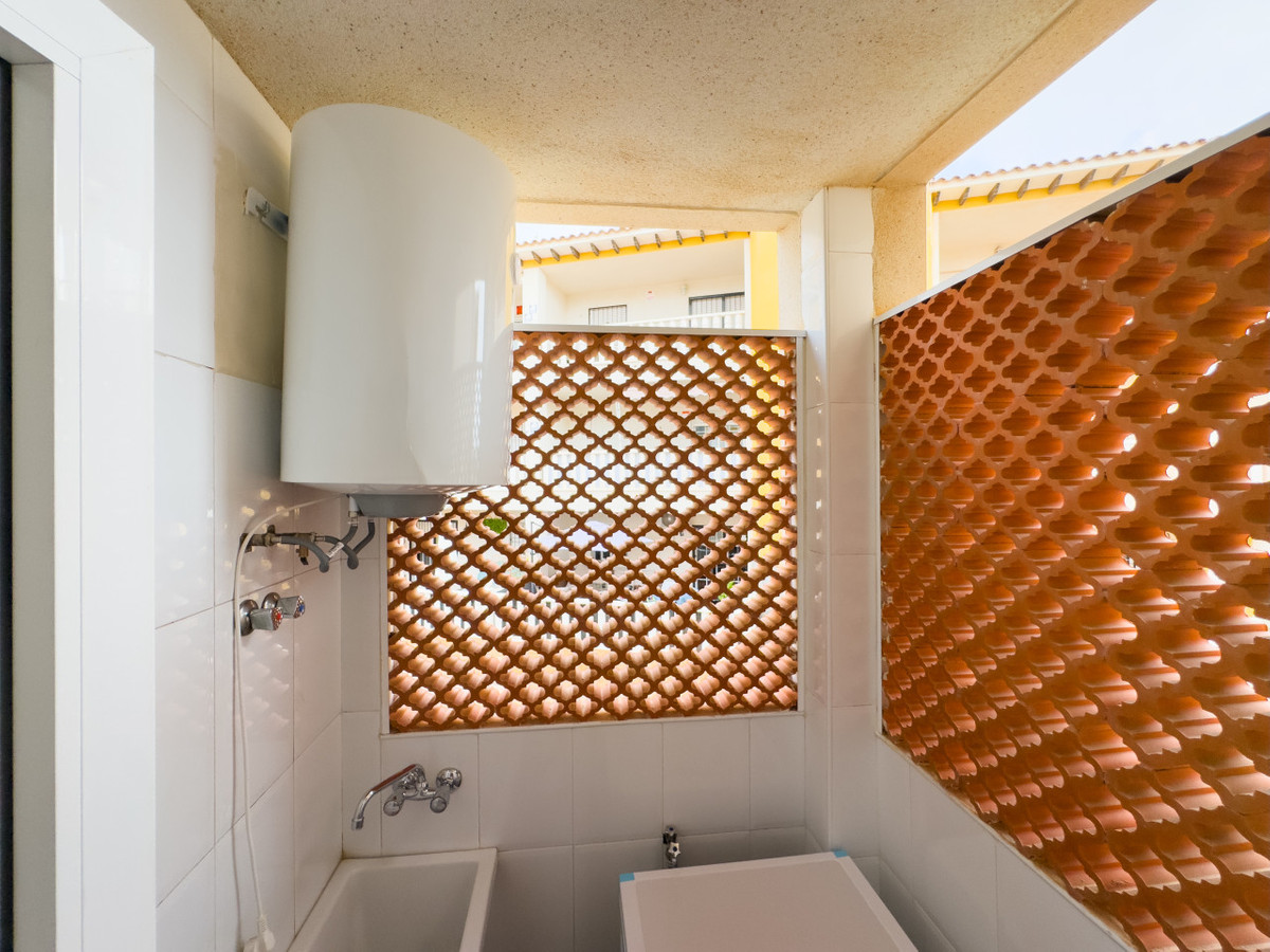 Se vende Apartamento Planta Media de 2 dormitorios en Costa Blanca, Alicante, España