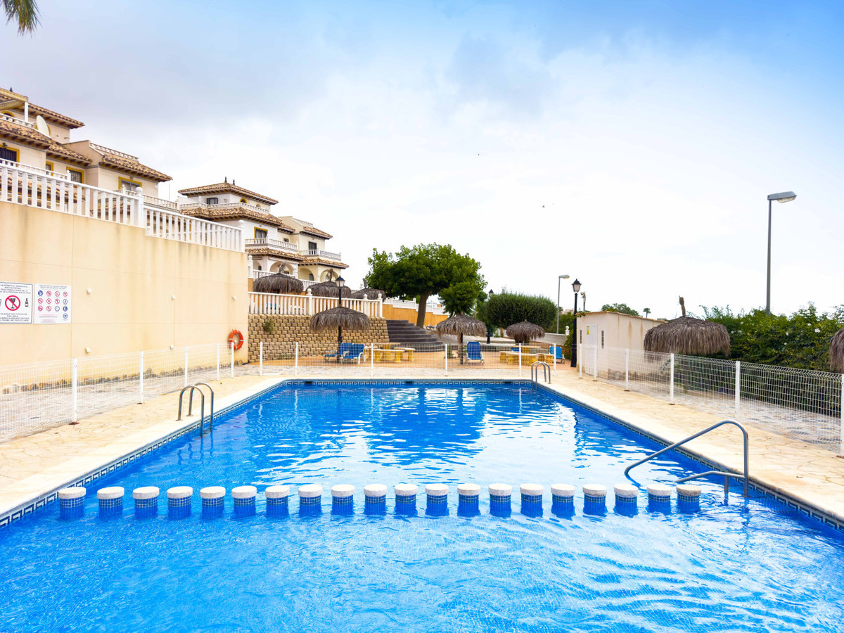 Se vende Apartamento Planta Media de 2 dormitorios en Costa Blanca, Alicante, España