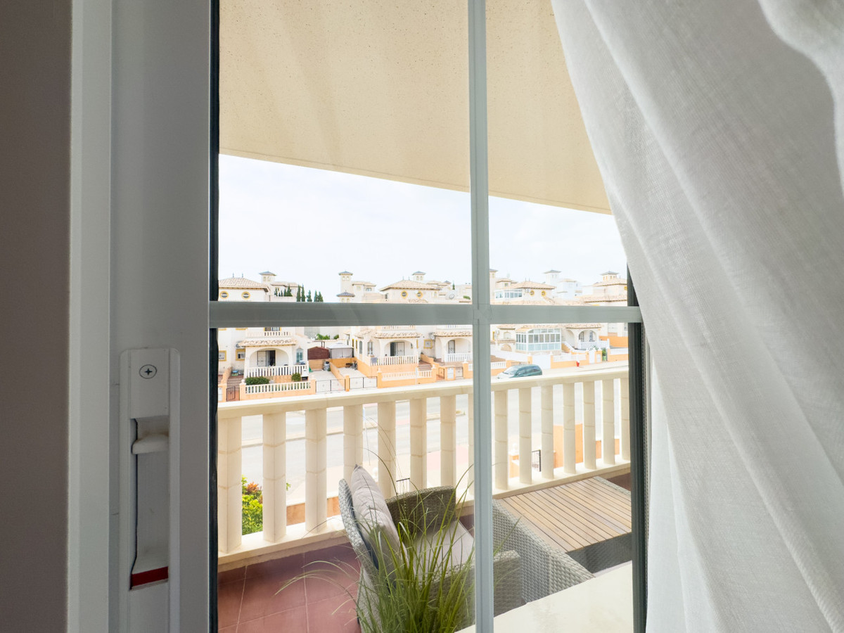 Se vende Apartamento Planta Media de 2 dormitorios en Costa Blanca, Alicante, España