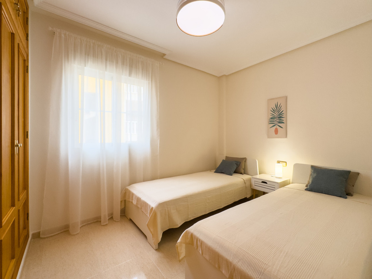 Se vende Apartamento Planta Media de 2 dormitorios en Costa Blanca, Alicante, España