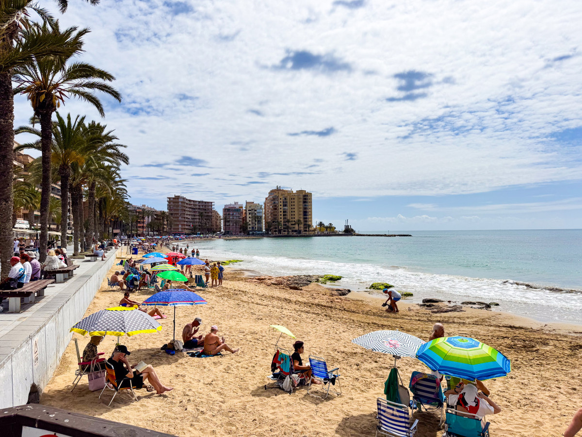 Se vende Apartamento Planta Media de 2 dormitorios en Costa Blanca, Alicante, España