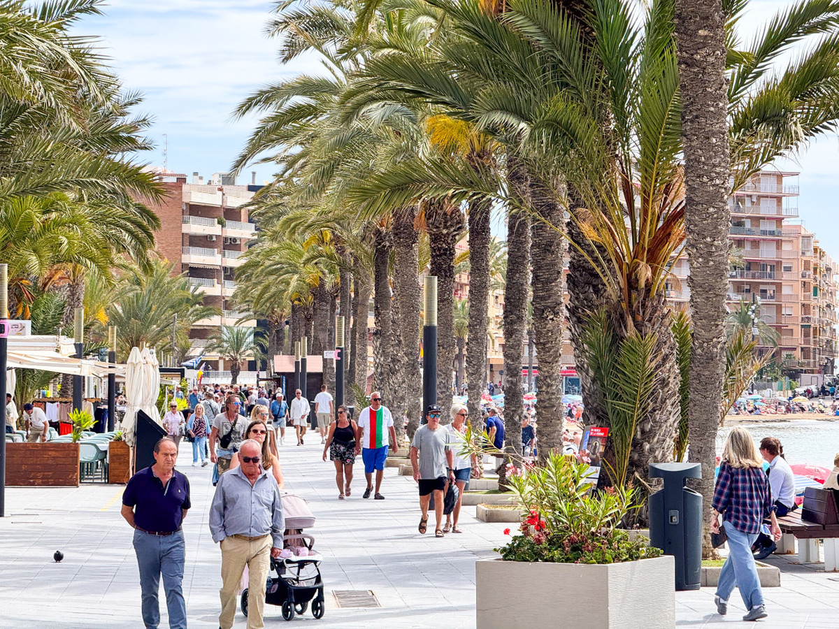 Se vende Apartamento Planta Media de 2 dormitorios en Costa Blanca, Alicante, España