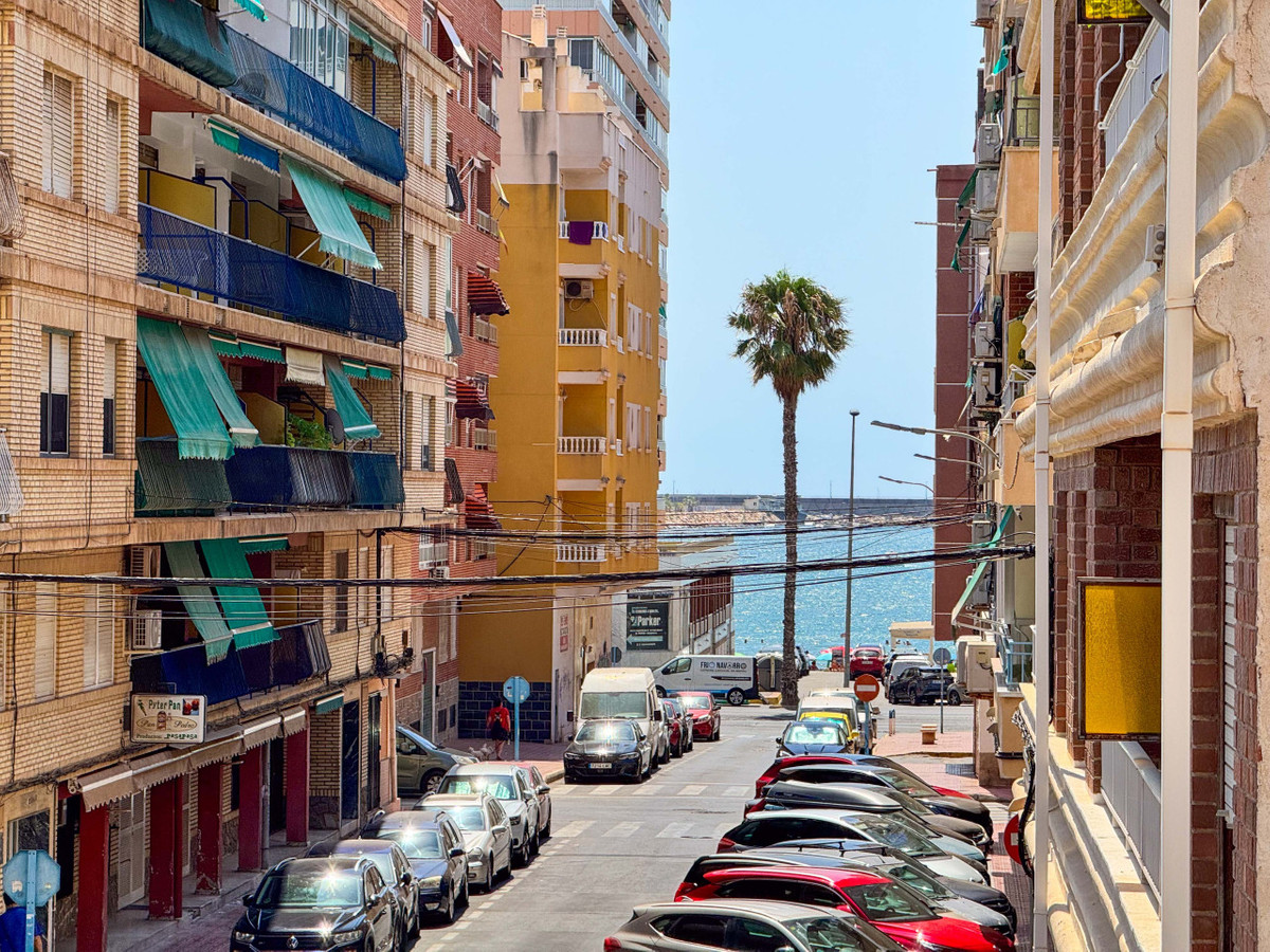 Se vende Apartamento Planta Media de 2 dormitorios en Costa Blanca, Alicante, España
