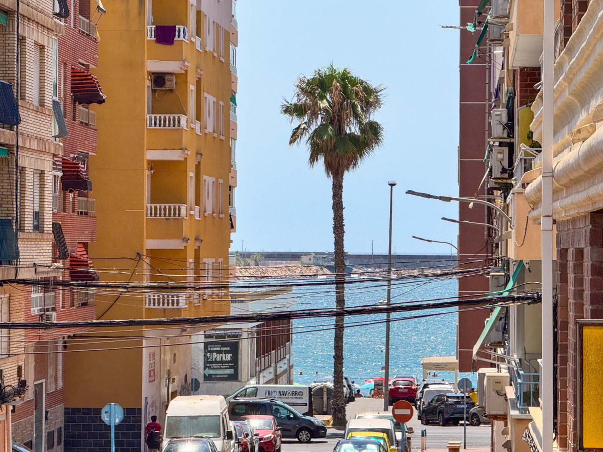 Se vende Apartamento Planta Media de 2 dormitorios en Costa Blanca, Alicante, España