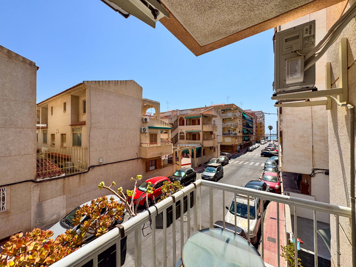 Se vende Apartamento Planta Media de 2 dormitorios en Costa Blanca, Alicante, España