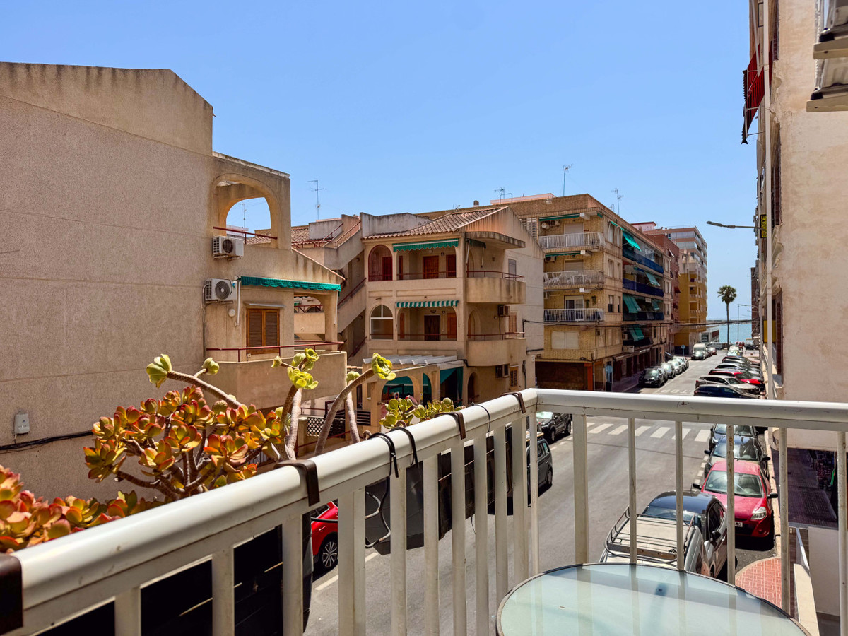 Se vende Apartamento Planta Media de 2 dormitorios en Costa Blanca, Alicante, España