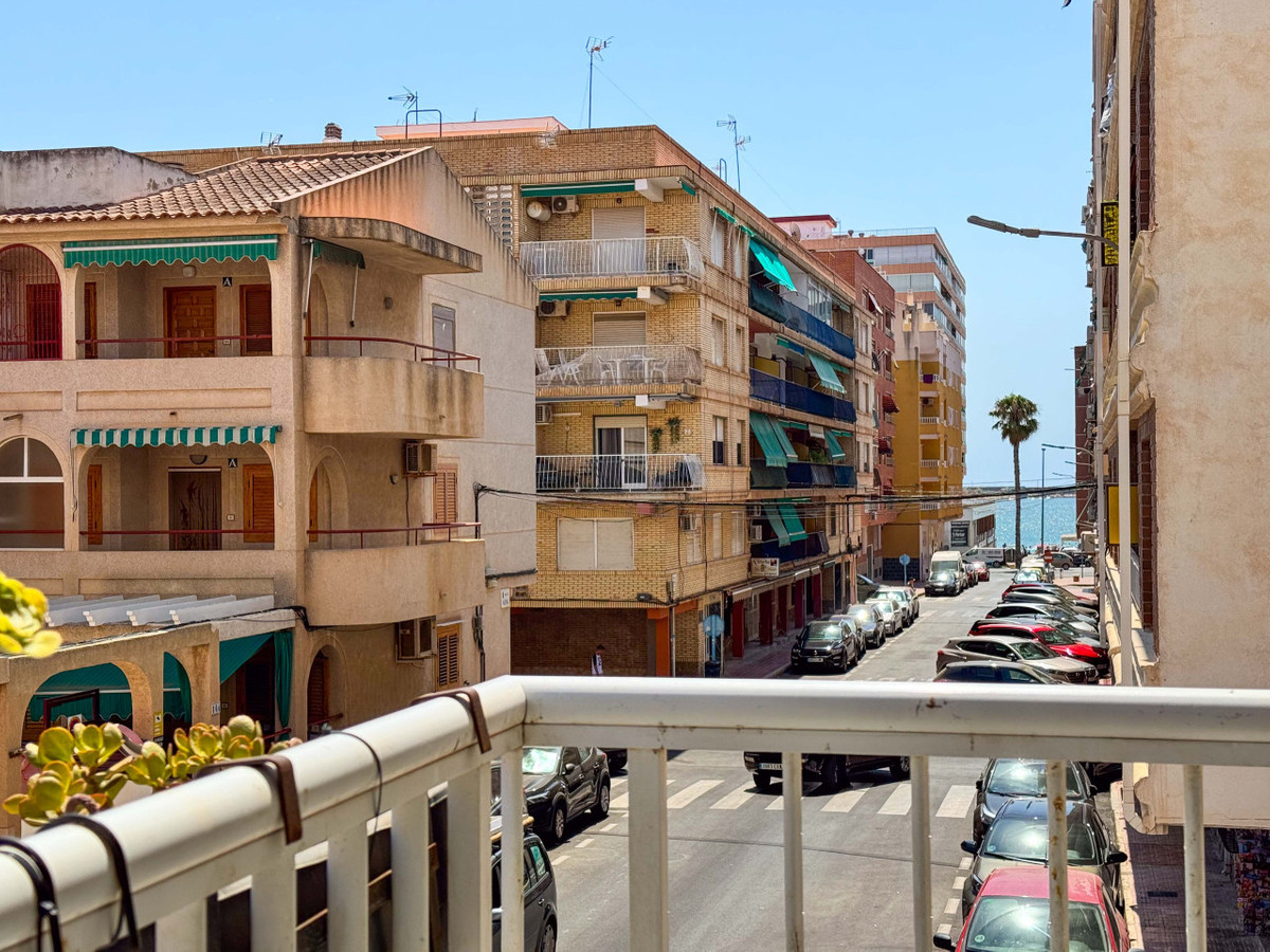 Se vende Apartamento Planta Media de 2 dormitorios en Costa Blanca, Alicante, España