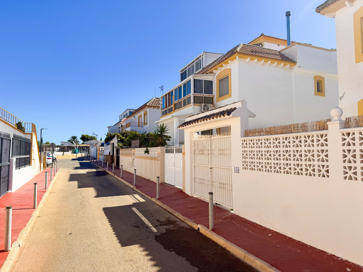 3 Bed Townhouse for sale in Parque De Las Naciones Costa Blanca, Alicante, Spain