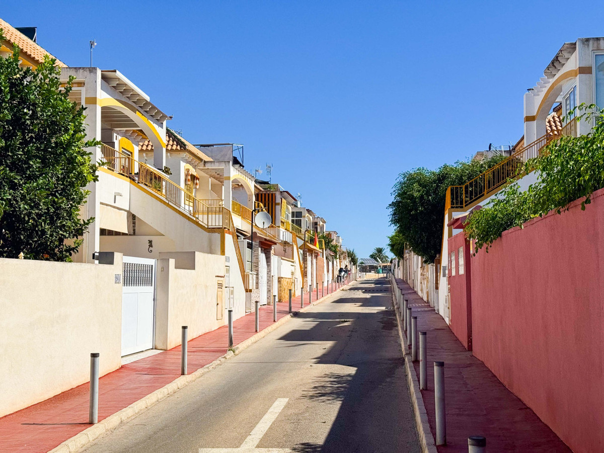 3 Bed Townhouse for sale in Parque De Las Naciones Costa Blanca, Alicante, Spain