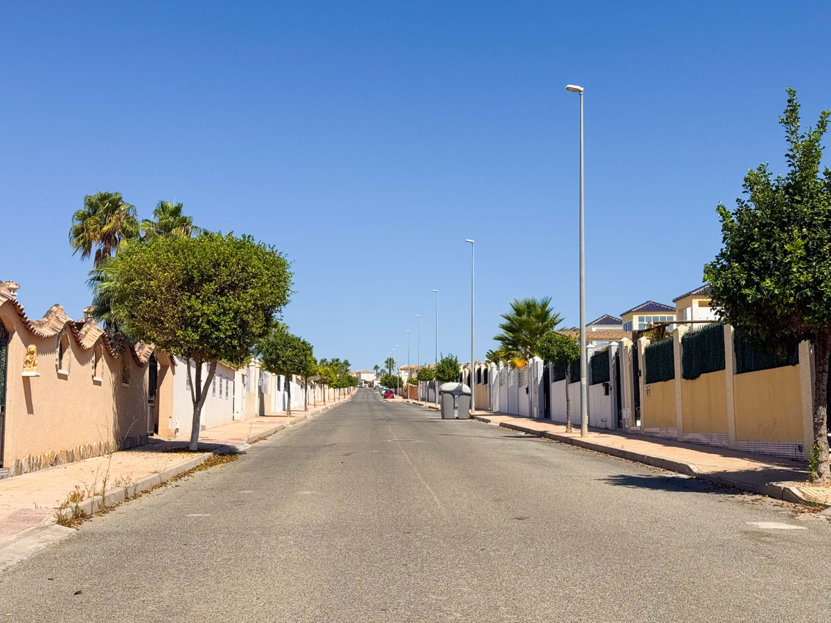 Se vende Villa - Chalet de 6 dormitorios en Costa Blanca, Alicante, España