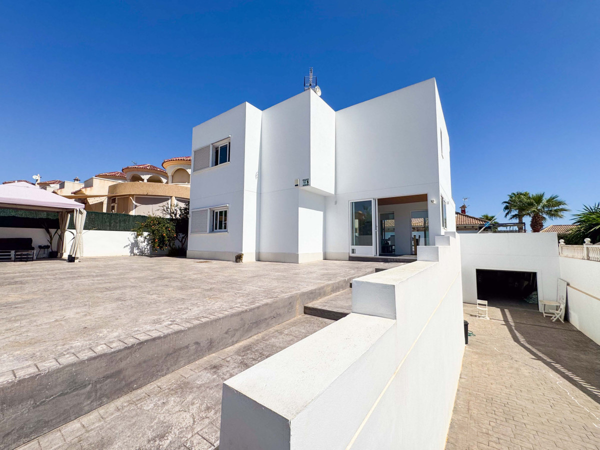 Se vende Villa - Chalet de 6 dormitorios en Costa Blanca, Alicante, España
