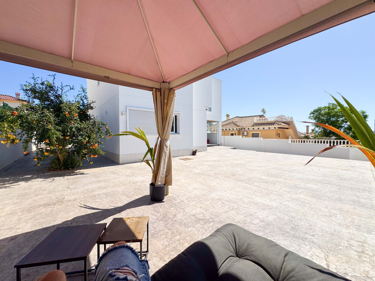 Se vende Villa - Chalet de 6 dormitorios en Costa Blanca, Alicante, España