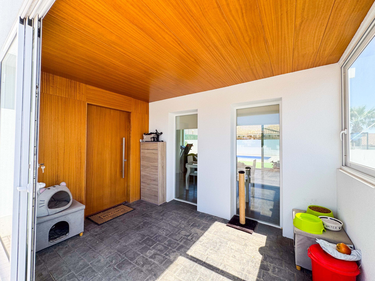 Se vende Villa - Chalet de 6 dormitorios en Costa Blanca, Alicante, España