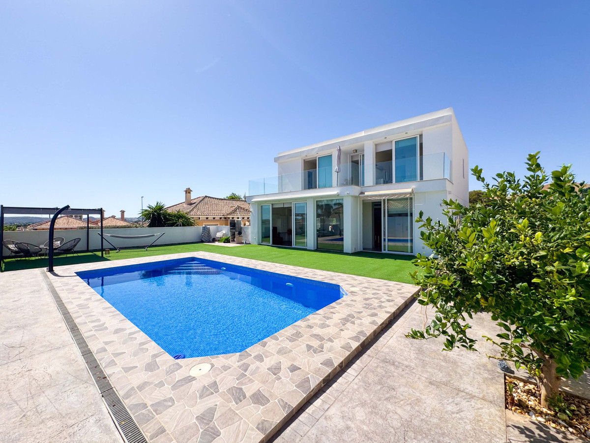 Se vende Villa - Chalet de 6 dormitorios en Costa Blanca, Alicante, España